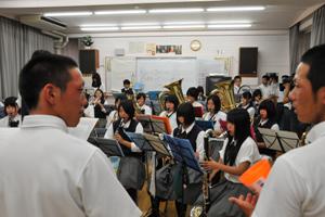 日新高校吹奏楽部が東大阪大学柏原高校野球部を友情応援 