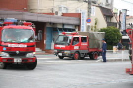 第2～4次隊員を乗せた車両が消防局に戻ってきたときの写真2