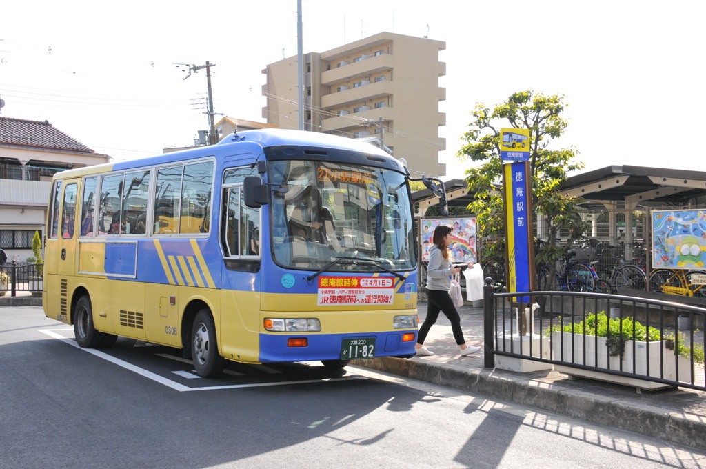 徳庵駅前のバスの写真