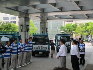 熊本地震における廃棄物処理の応援派遣出発式の写真