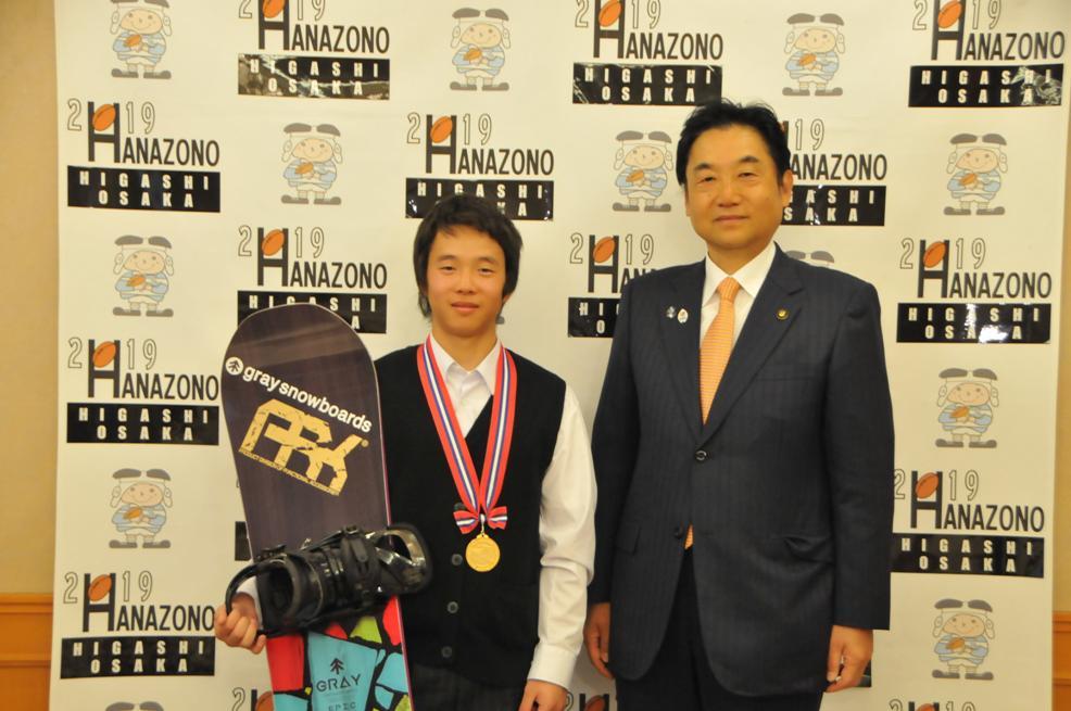 山瀬さんと市長の写真
