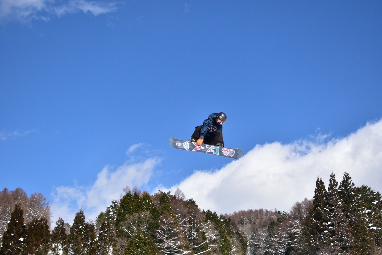 スノーボード　ジャンプの写真