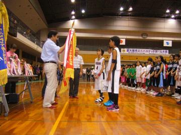 東大阪市ミニバスケットボール夏季大会表彰式の写真