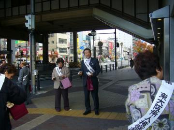 人権啓発行事・駅頭啓発の写真