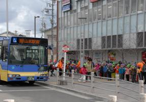 利便性が向上～花園駅前のバス停が移転