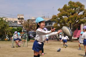 ソフトラグビーボールが市立幼稚園・保育所に届く