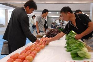 地元農家自慢の野菜がズラリ！