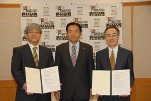 市立総合病院と大阪樟蔭女子大学が包括連携に関する協定を結びました