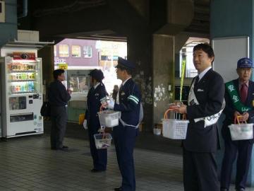 春の全国交通安全運動早朝街頭キャンペーンの写真