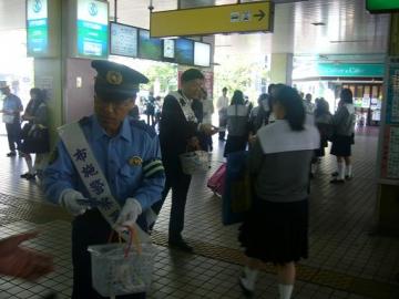 秋の全国交通安全運動早朝街頭指導キャンペーンの写真