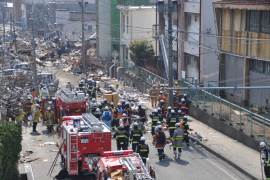 活動開始する大阪府隊の写真