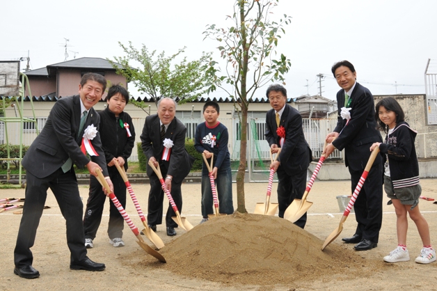 第30回東大阪市植樹祭 の写真