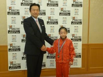 トランポリン小学生増崎セリナさん表敬訪問の写真