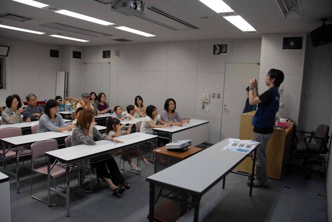 金環日食の事前学習会の写真