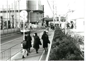 近鉄八戸ノ里駅踏切付近の写真