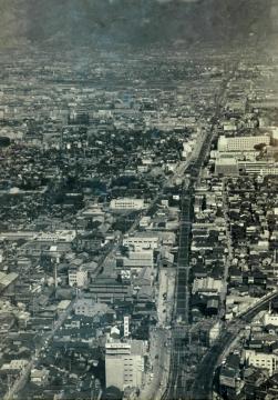 近鉄「布施駅」上空の写真