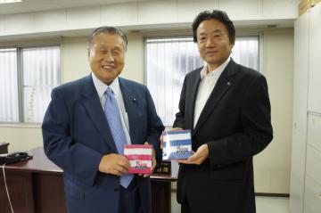 左：森会長　右：野田市長の記念撮影