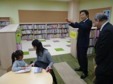 永和図書館(暫定施設)移転オープン視察の写真