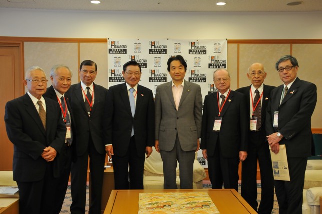 台湾企業訪問団と野田市長の写真