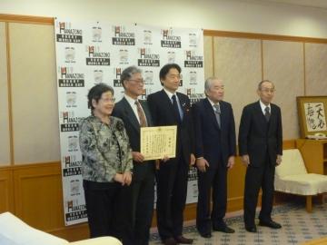 東日本大震災被災者支援活動に対する厚生労働大臣感謝状伝達式の写真