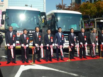 関西国際空港リムジンバス東大阪線出発式の写真