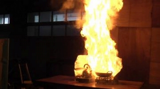 天ぷら油の温度が約250℃のとき
