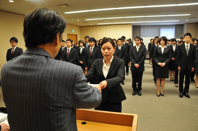 辞令交付式の写真