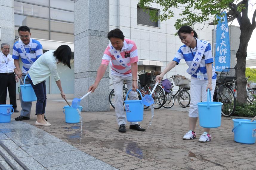 打ち水の写真1