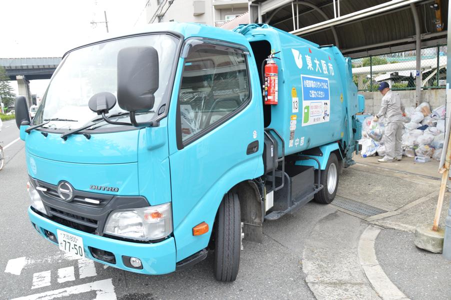 熱中症予防啓発放送をするごみ収集車の写真