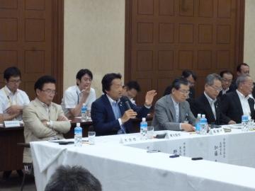 総務大臣と中核市市長との懇談会の写真