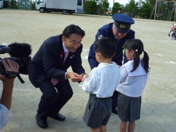 防犯ブザー配布式の写真