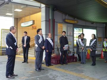 人権週間・駅頭啓発の写真