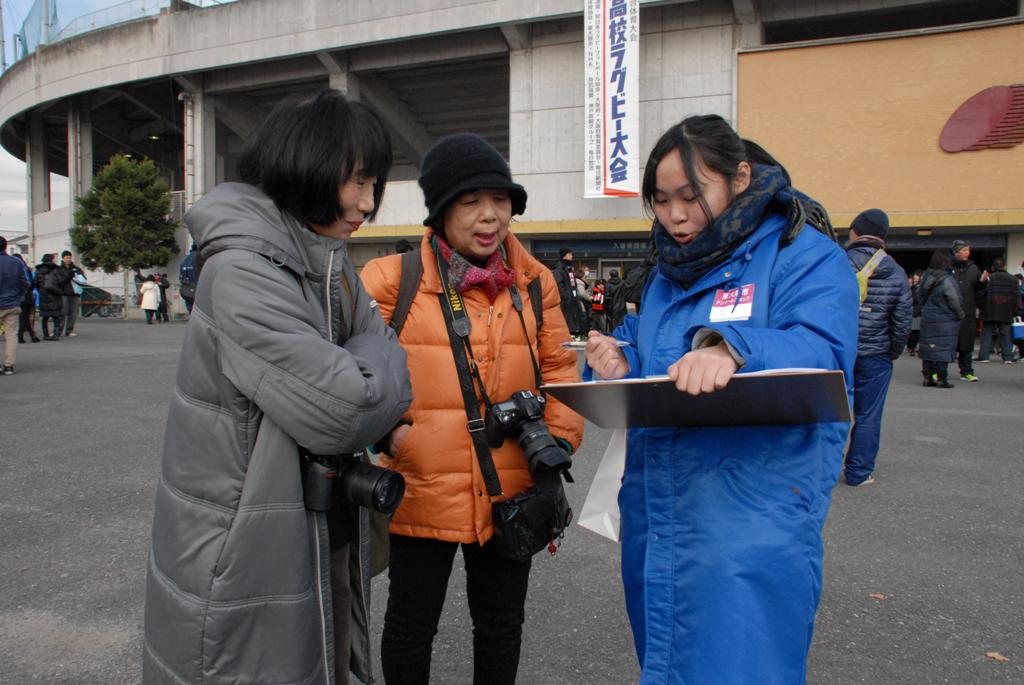 アンケートを実施している写真