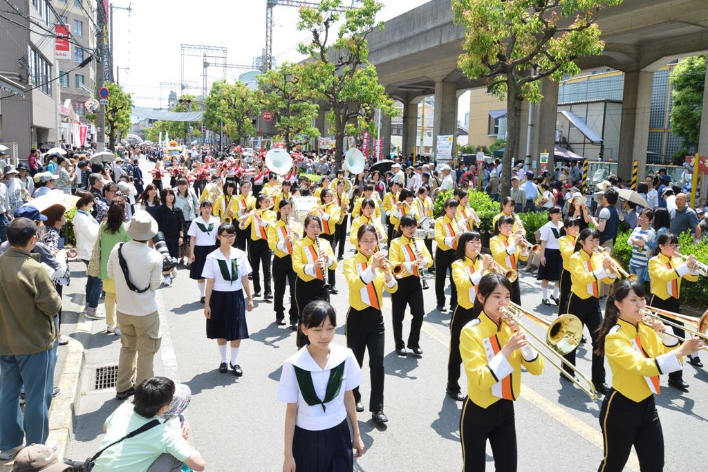 吹奏楽部が演奏している写真