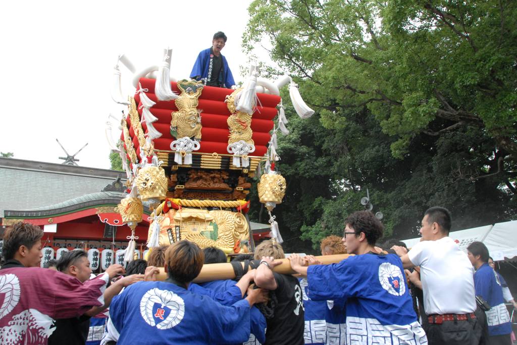 地車とふとん太鼓の宮入りの写真1