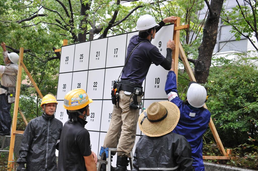 骨組みを作っている写真