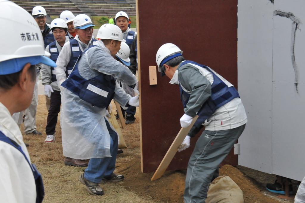 倒壊家屋からの救助の様子