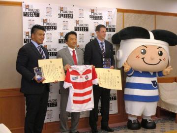 ラグビーワールドカップ日本代表選手への市長賞詞贈呈の写真