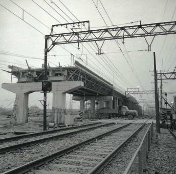 近鉄電車高架化の写真