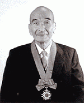 上野義雄氏に初の名誉市民の称号の写真