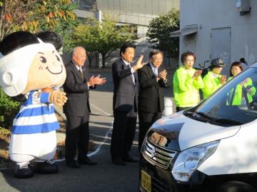 東大阪市自治協議会青色パトロール隊出発式の写真