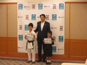 第17回全日本少年少女空手道選手権出場の表敬訪問の写真