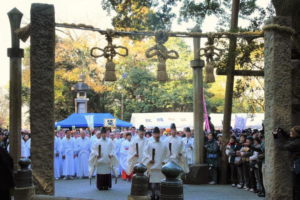 注連縄掛神事の様子1