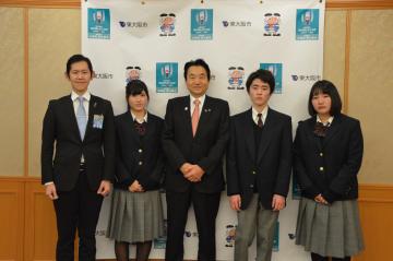 東大阪青年会議所及び日新高校からの事業報告の写真