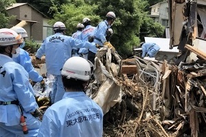 活動中の布市消防隊