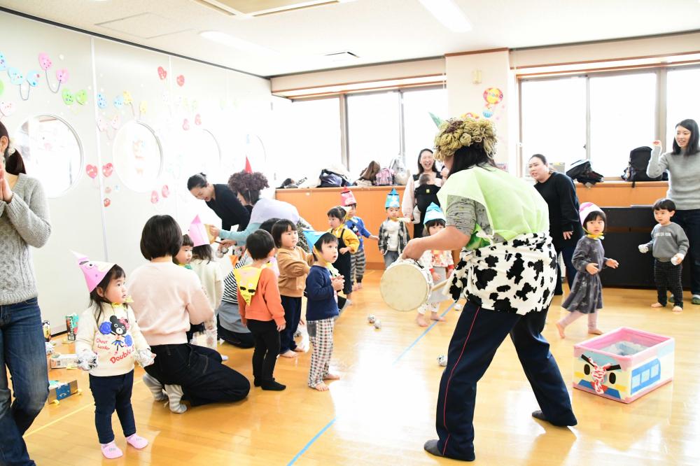 鬼に扮した職員登場