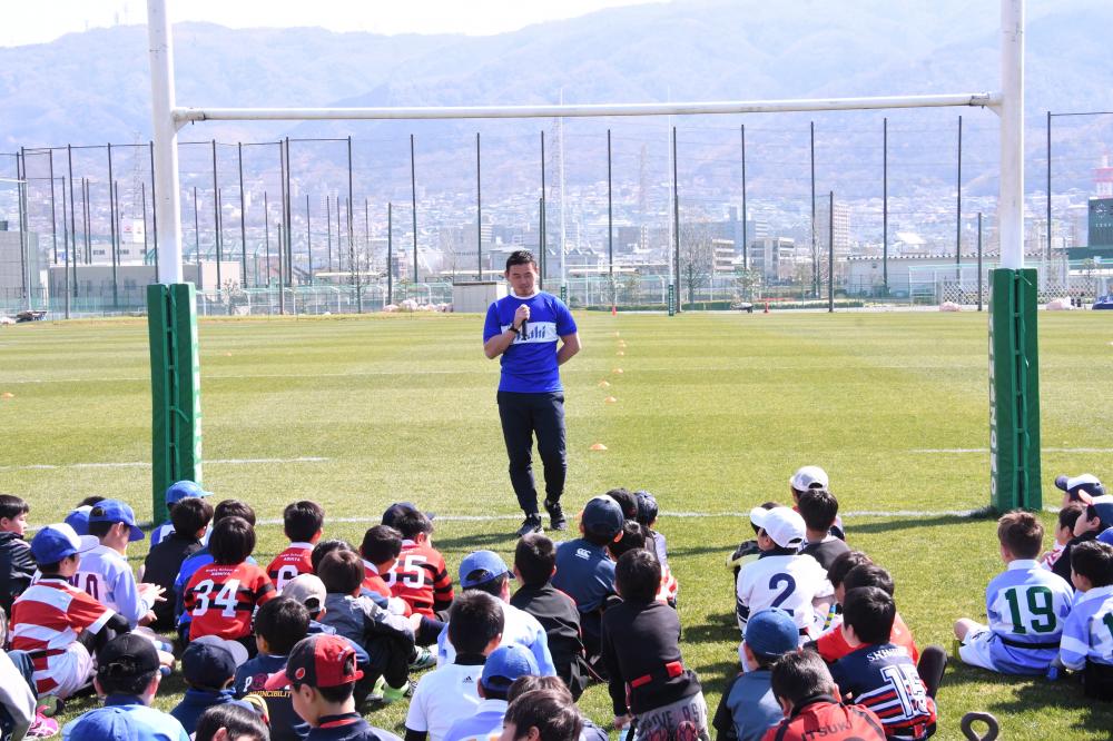 挨拶をする五郎丸選手