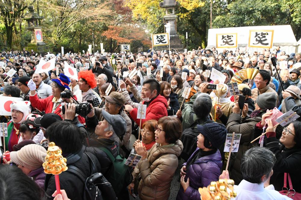 大勢の参拝客