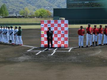 06ブルズ　関西独立リーグ花園開幕戦始球式
