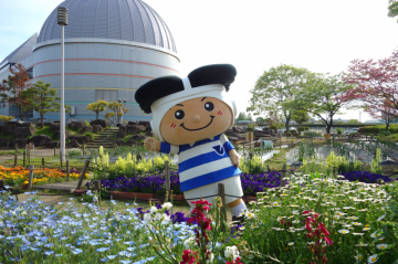 花園中央公園の花とトライくん